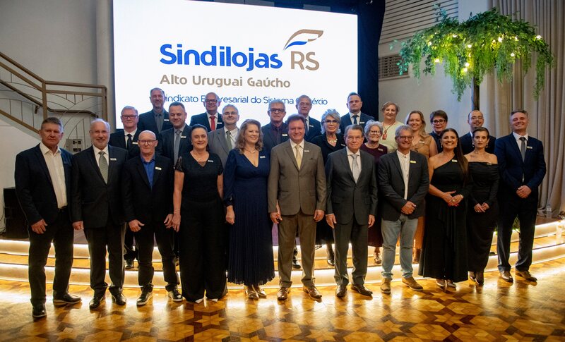 Sindilojas Alto Uruguai empossa nova diretoria e destaca união do setor em solenidade com lideranças estaduais