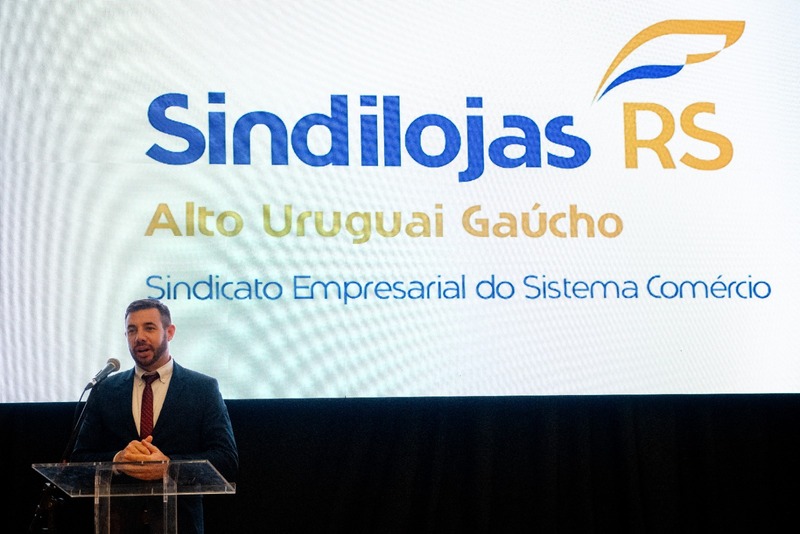 Presidente da AMAU destaca união regional e desafios do comércio durante posse do Sindilojas