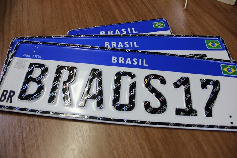 Projeto quer devolver identidade às placas de veículos no Brasil