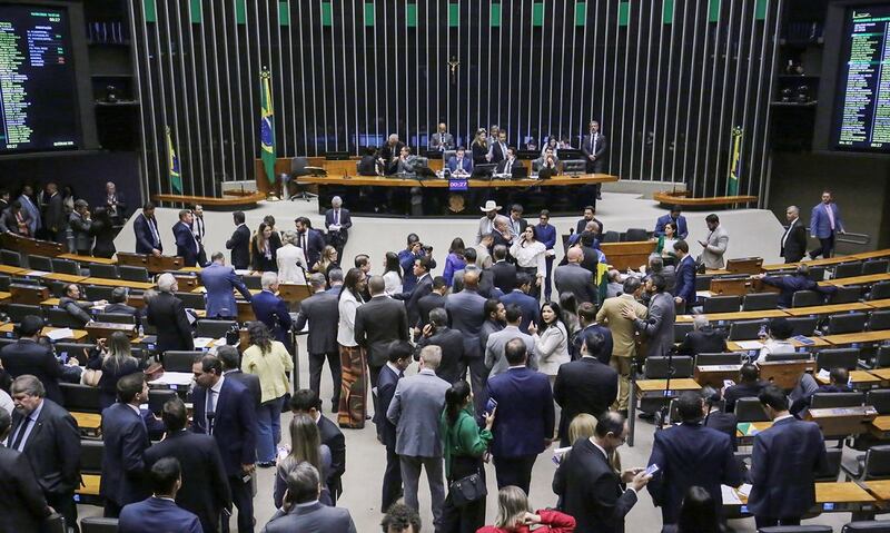 Câmara aprova regras mais rígidas para seguro-defeso e mira fraudes