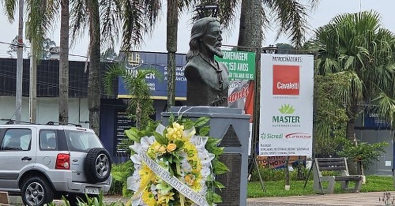 Erechim homenageia Tiradentes em solenidade cívica com autoridades e forças de segurança