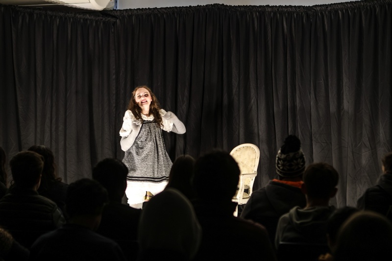 ARATIBA: Peça teatral reflete violência sexual contra crianças e adolescentes