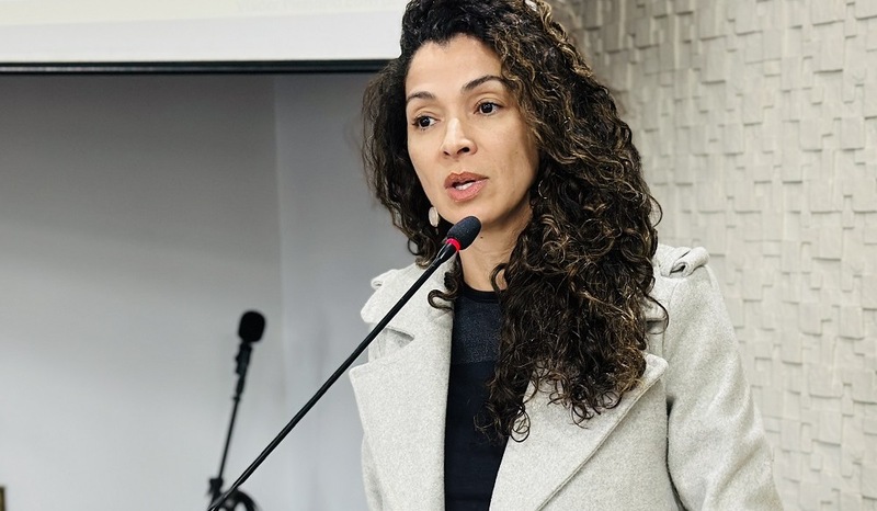 Vereadora Éclesan pede celeridade na tramitação de projetos e destaca proposta para modernizar a comunicação pública