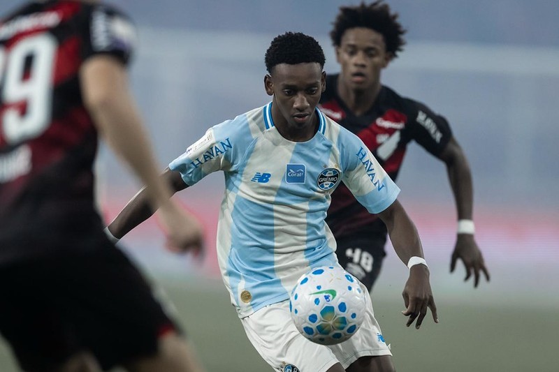 Grêmio empata fora de casa e aumenta pressão antes de semana decisiva