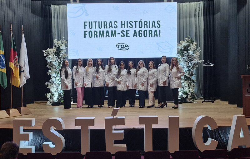 Cerimônia do jaleco emociona acadêmicas de Estética e Cosmética da URI e marca início de nova trajetória