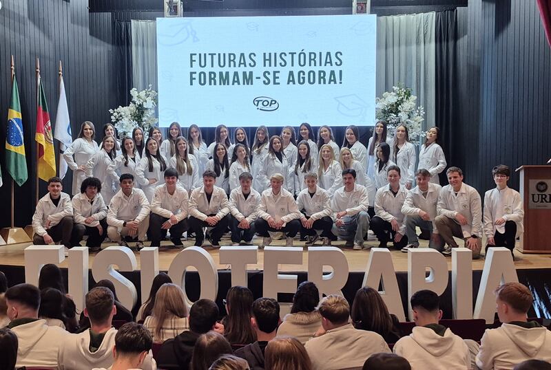 Entrega de jalecos emociona e marca o início da jornada dos futuros fisioterapeutas da URI