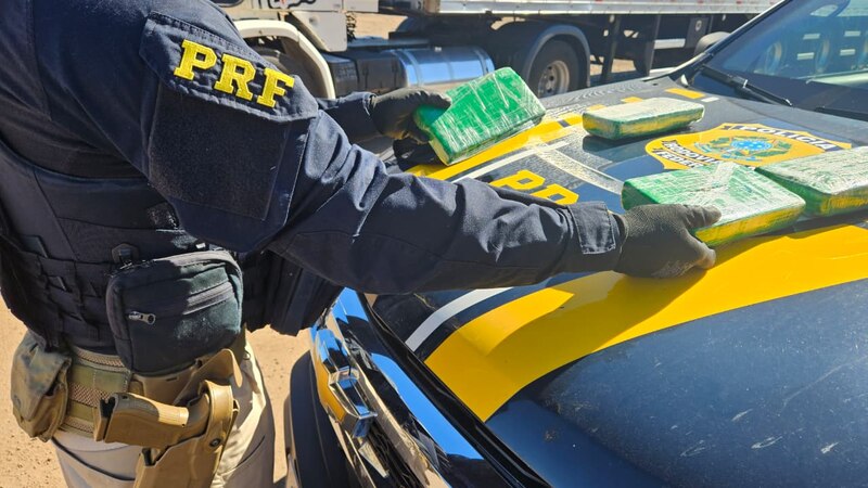 Caminhoneiro de Erechim é preso com cocaína pura após jogar droga pela janela em rodovia