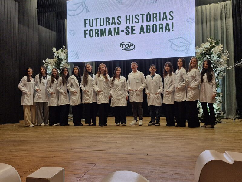 Primeiro jaleco, grandes sonhos: cerimônia marca início da trajetória dos novos acadêmicos de Nutrição da URI