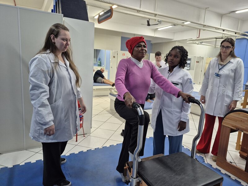 Além da técnica: humanização e diversidade marcam atendimento em Clínica de Fisioterapia da URI