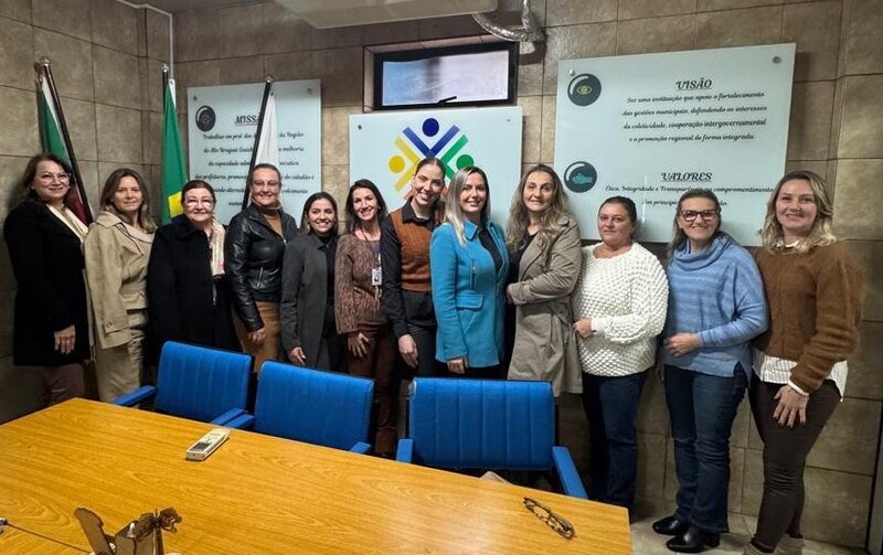 Primeiras-damas da AMAU alinham ações voltadas à cultura, conscientização e solidariedade