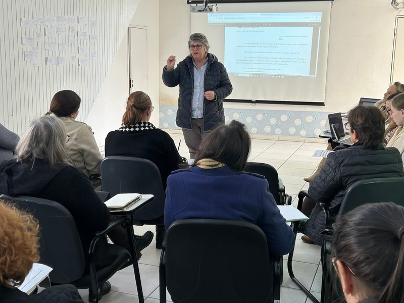 Erechim sedia etapa final de formação sobre Planos Decenais de Educação