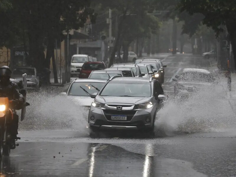 Ciclone ganha força e pode provocar ventos intensos, temporais e risco de fenômenos severos no Sul do Brasil