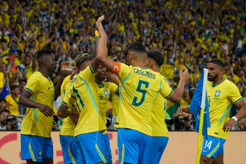 Seleção Brasileira encerra preparação no país com goleada e festa no Maracanã