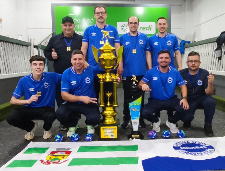 Piscina Clube, de Erechim, conquista título inédito em Nova Bassano