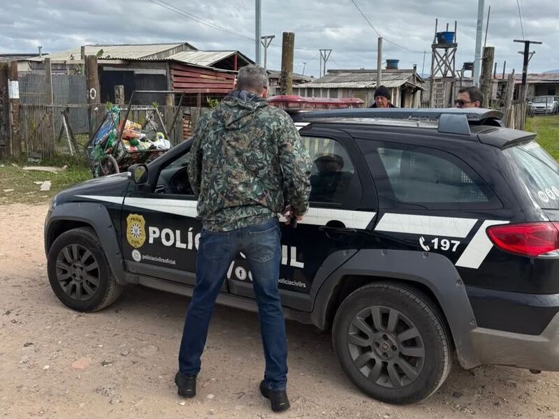 Mulher é presa por suspeita de abuso sexual contra crianças de 4 anos no Litoral Norte do RS