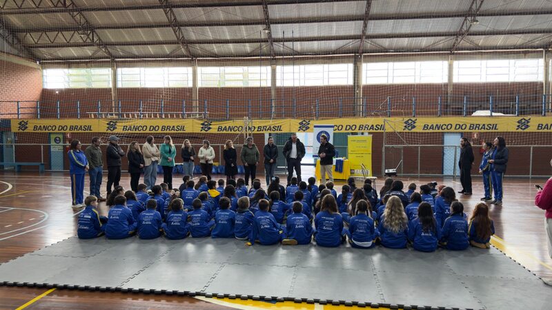 AABB Comunidade entrega kits completos e reforça cuidado com 150 estudantes de Erechim