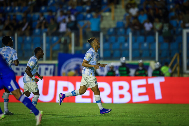 Grêmio vence o Confiança e garante vaga nas oitavas da Copa do Brasil