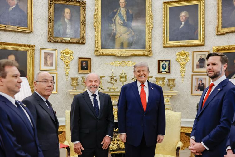 Lula e Trump buscam acordo para encerrar disputa comercial entre Brasil e EUA