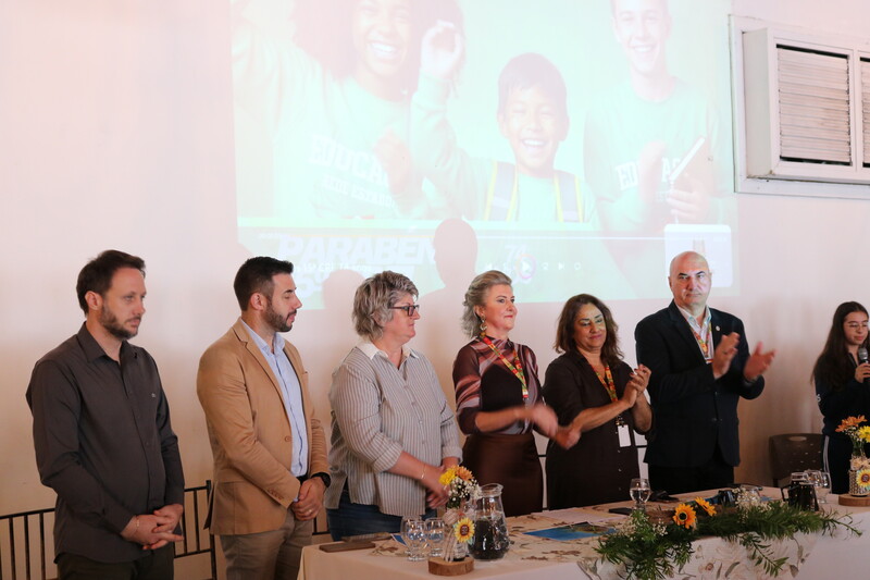 74 anos de história: 15ª CRE celebra trajetória dedicada à educação regional.