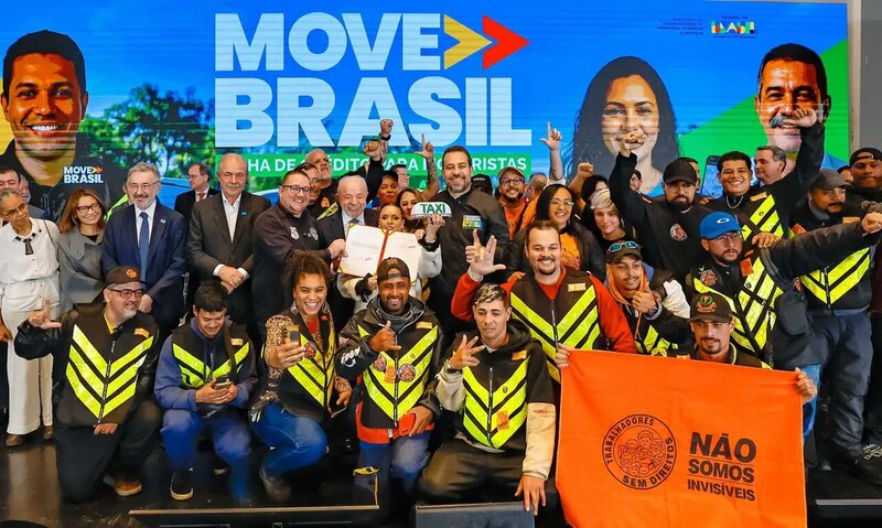 Governo lança financiamento com juros reduzidos para motoristas de app e taxistas comprarem carros novos