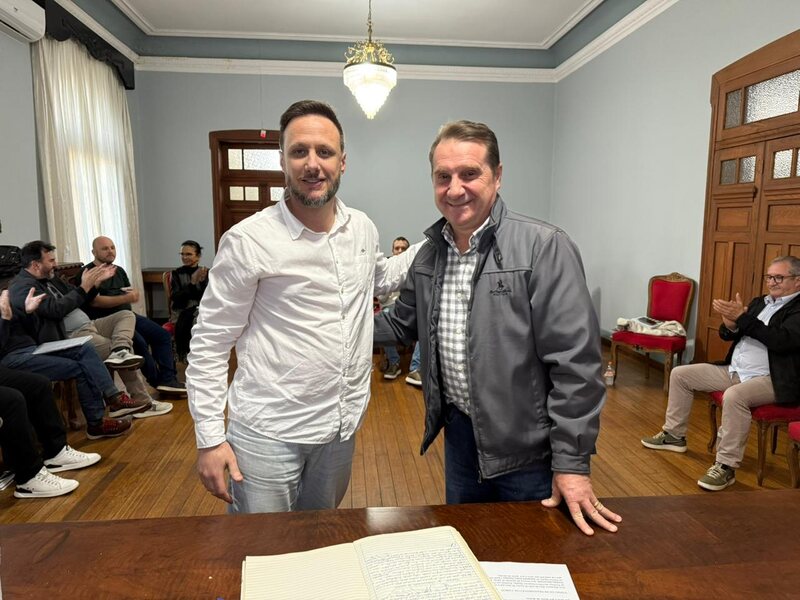 Paulo Polis transmite cargo e Flávio Tirello assume Prefeitura de Erechim interinamente