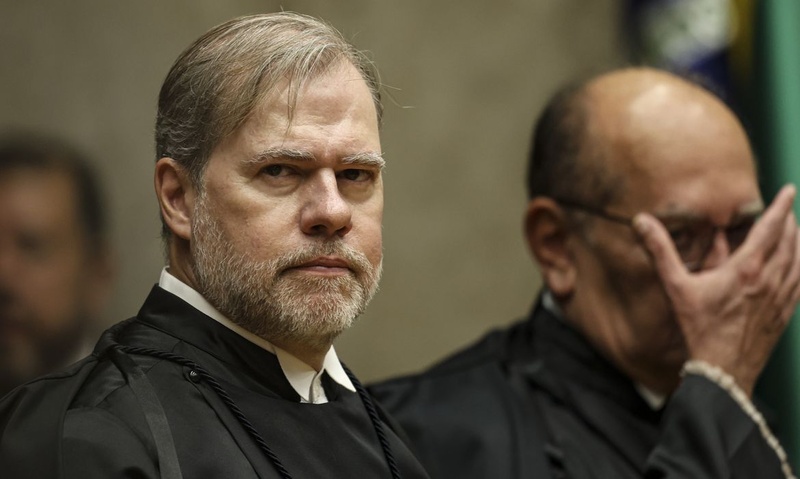 Dias Toffoli toma posse no TSE e destaca papel do eleitor como protagonista da democracia