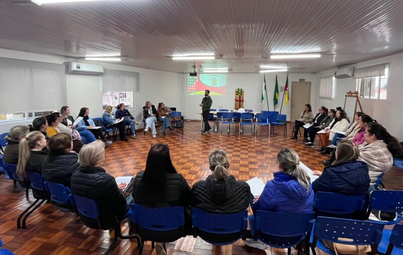  Profissionais das salas de vacinação de Erechim participam de capacitação para aprimorar atendimento