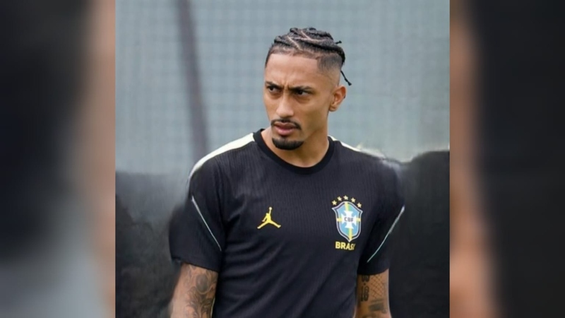 Lesionado, Raphinha seguirá com a delegação e intensifica tratamento