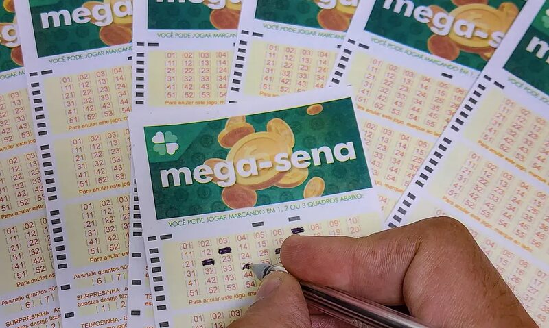 Mega-Sena acumula e próximo prêmio vai a R$ 16 milhões