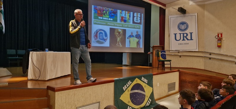 Copa do Mundo inspira estudantes da URI Erechim em uma verdadeira viagem pela história do futebol