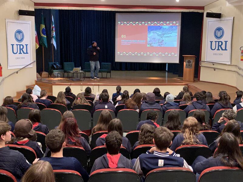 Escola da URI promove encontro com indígenas de Benjamin Constant do Sul