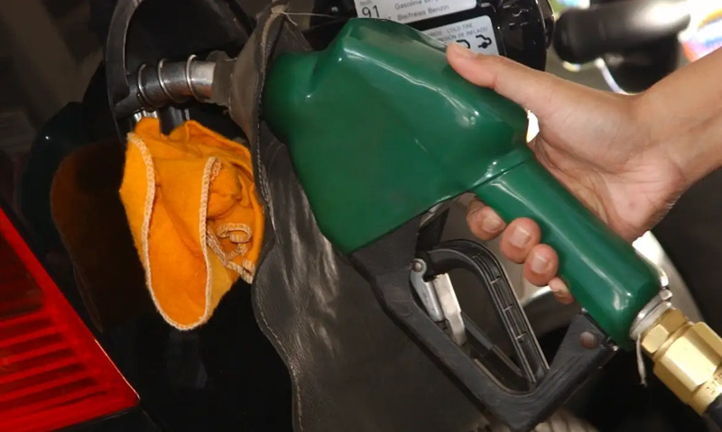 Governo quer aumentar mistura de etanol na gasolina e prevê combustível mais barato para os brasileiros