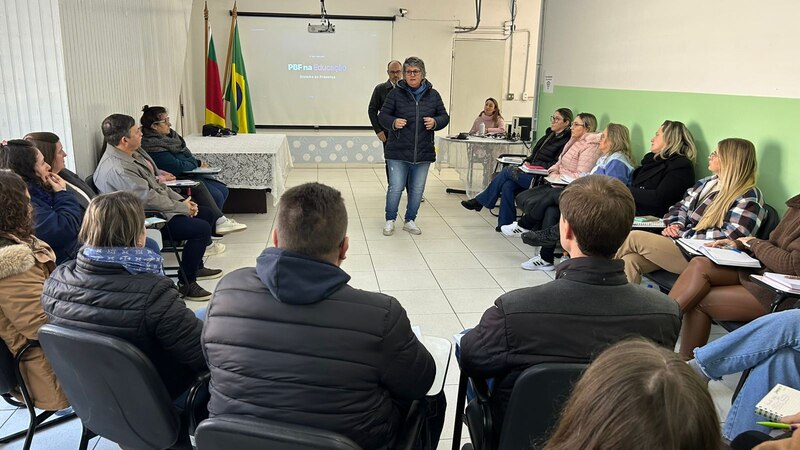 Erechim capacita operadores escolares e fortalece gestão educacional com sistemas integrados