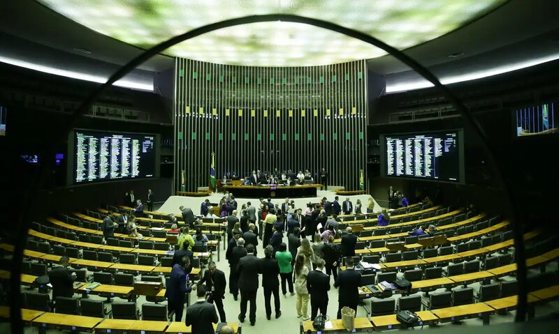 Após aprovação na CCJ, entenda o caminho que a PEC da maioridade penal ainda precisa percorrer