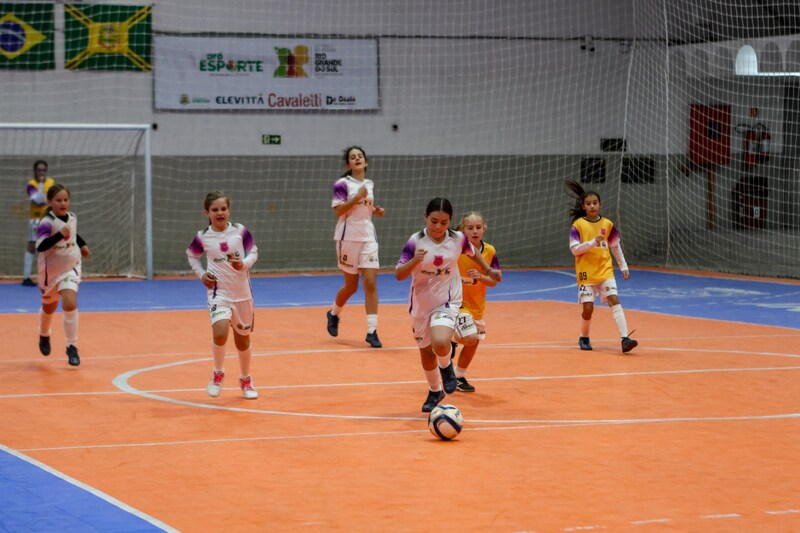 Projeto Futsal Delas fortalece o esporte feminino e atende 50 meninas em Aratiba