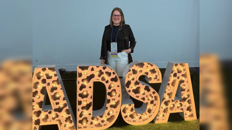 Professora da URI apresenta pesquisa em um dos maiores congressos de ciência animal do mundo