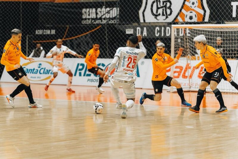 Atlântico vence a ACBF de virada e retoma a liderança da Liga Nacional de Futsal