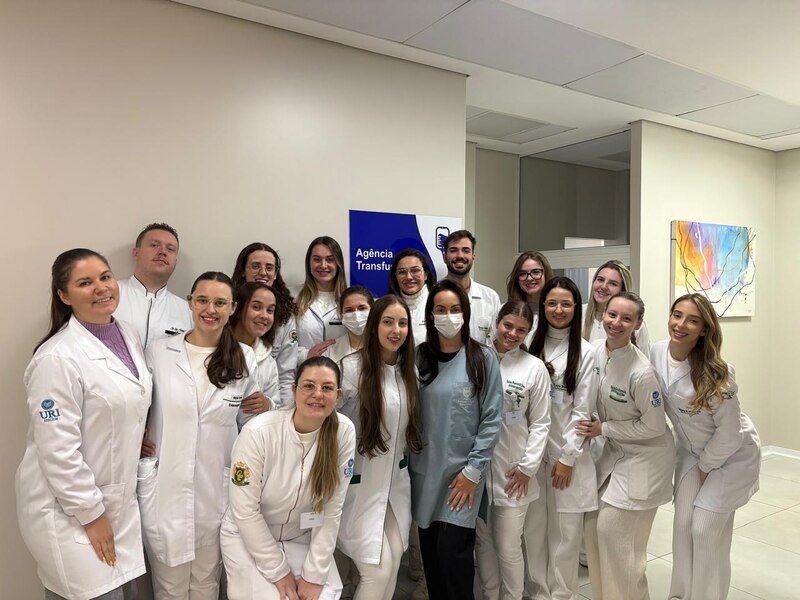 Acadêmicos de Enfermagem da URI vivenciam na prática os desafios da segurança transfusional no Hospital Santa Terezinha