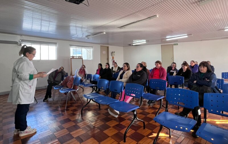 Equipes que atuam nas Salas de Vacinação das UBSs de Erechim passam por treinamento