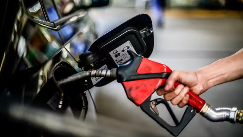 Governo avalia fim do subsídio à gasolina e decisão pode influenciar preços nas bombas