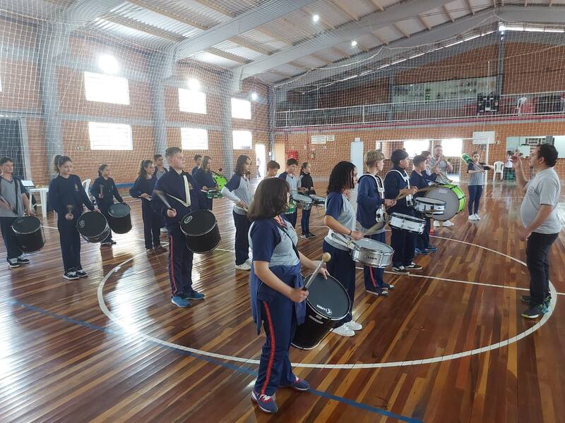 Banda Marcial da Escola Paiol Grande representa Erechim e se destaca em integração de bandas em Charrua