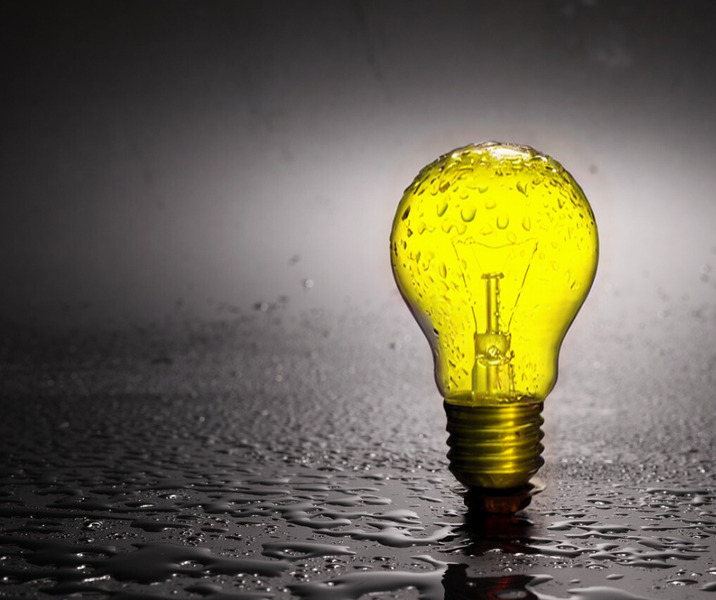 Conta de luz seguirá mais cara em agosto com manutenção da bandeira amarela
