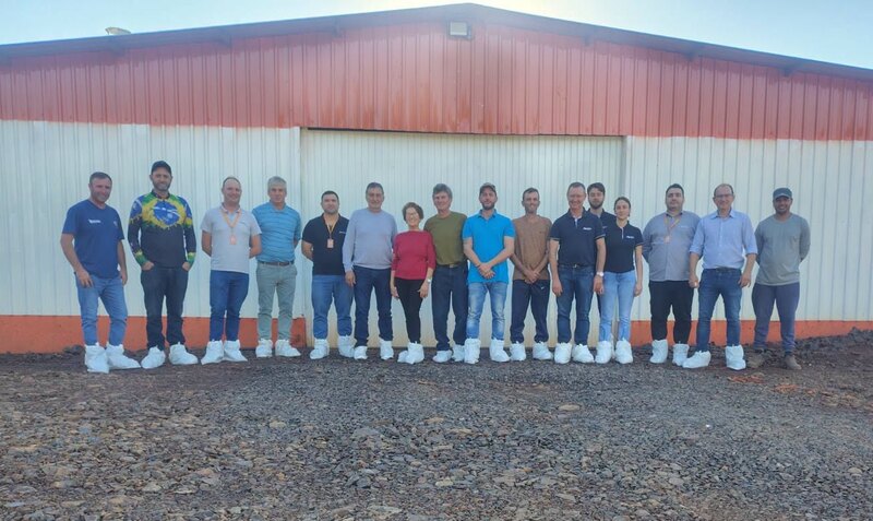 Entrega técnica amplia capacidade produtiva de aves em Aratiba