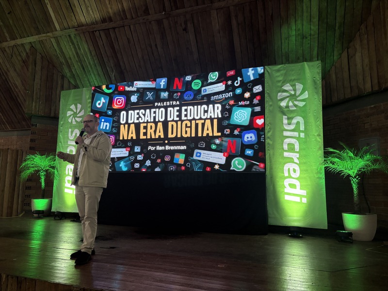 Sicredi mobiliza 450 professores para discutir desafios da educação na era digital