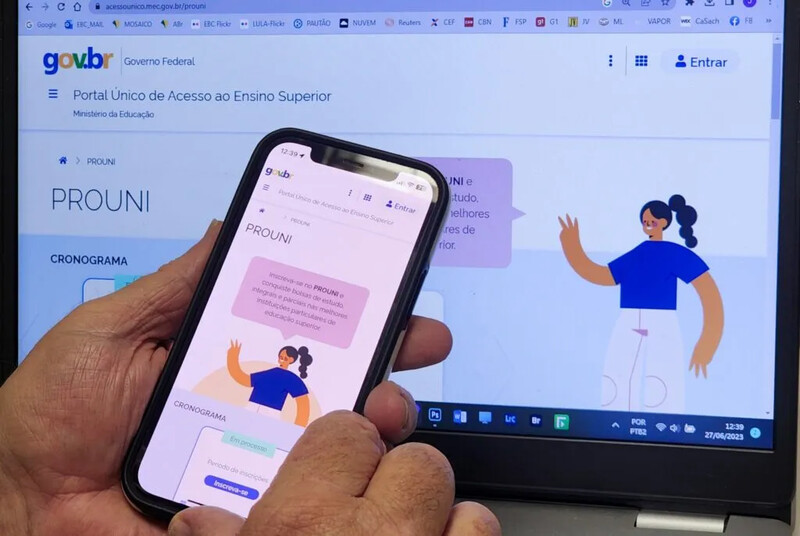 Prazo para comprovar dados do Prouni termina nesta sexta-feira; candidatos podem perder a bolsa