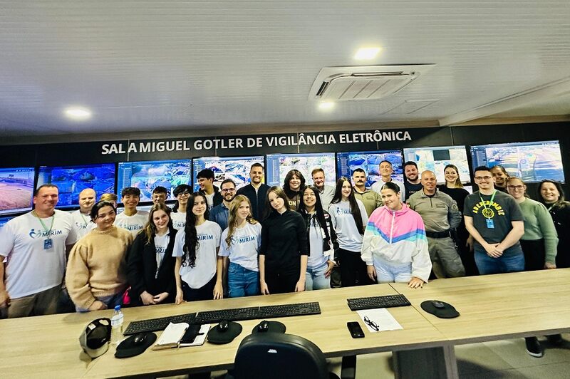 Vereadores Mirins apresentam 22 pedidos de providências e conhecem o Programa Sentinela durante agenda de estudos