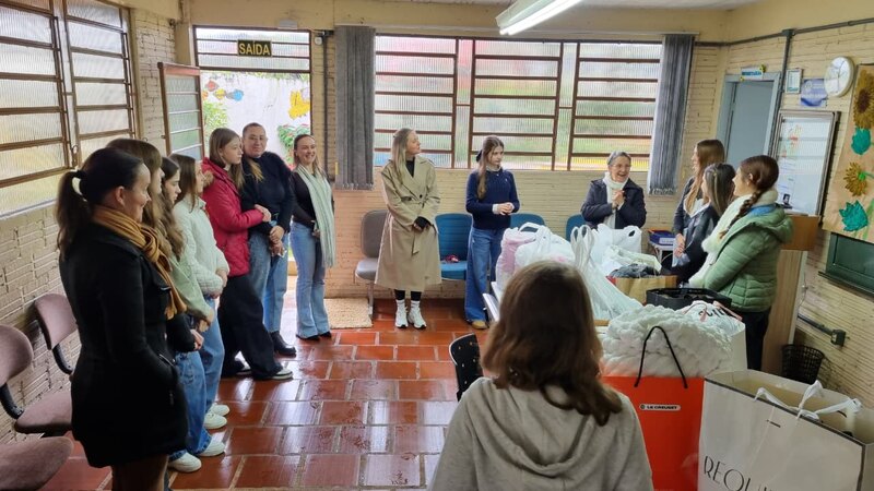 Debutantes 2026 do CER Atlântico promovem ação solidária em benefício do Centro Educativo Cantinho da Luz