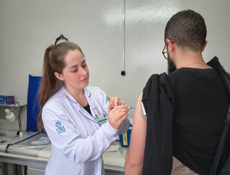 Curso de Enfermagem da URI promove campanha de vacinação contra a influenza em empresas
