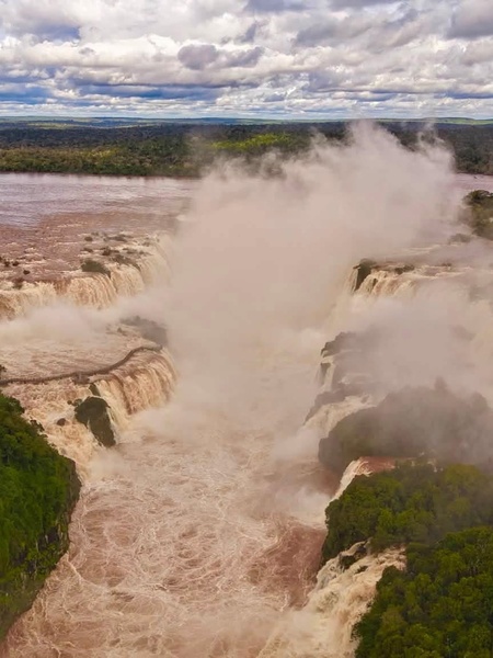 Turista morre após acidente com embarcação do Macuco Safari nas Cataratas do Iguaçu