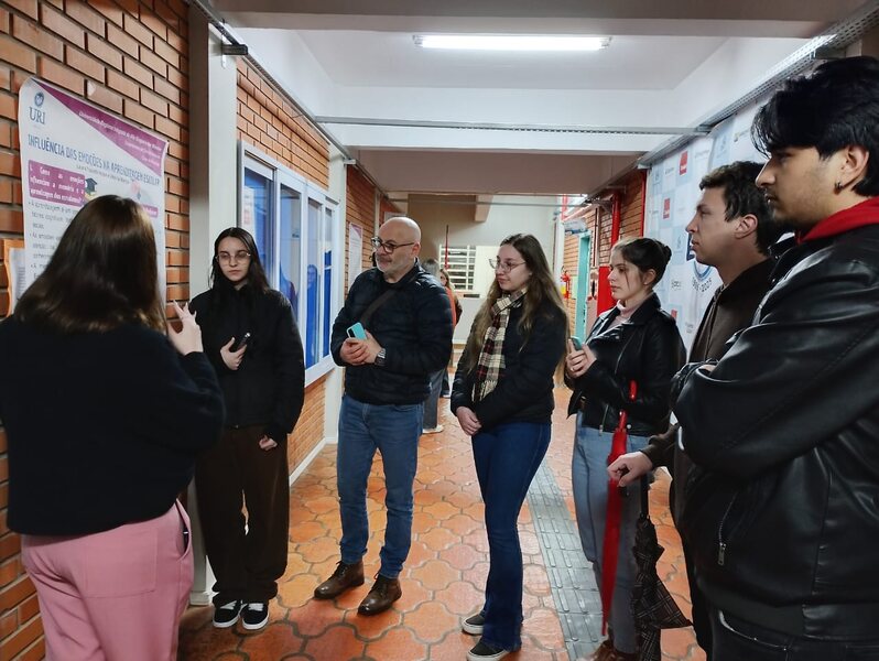 Estudantes de Psicologia da URI apresentam pôsteres científicos em seminário interdisciplinar